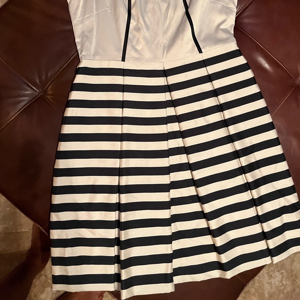 Black and white pleated cocktail dress. Tea length. Used once. EUC 🚫🐱🚭
